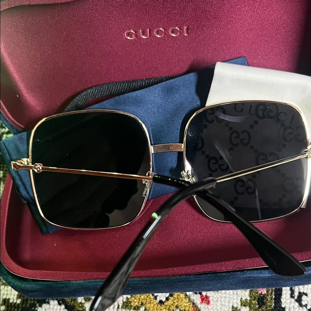 Gucci Sunglasses - Gold frame with Black Tips - Picture 2 of 7